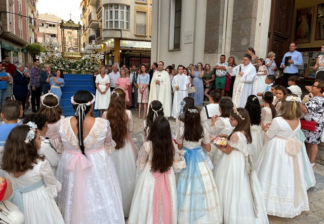 La procesión del Corpus Christi recorre las calles de Águilas