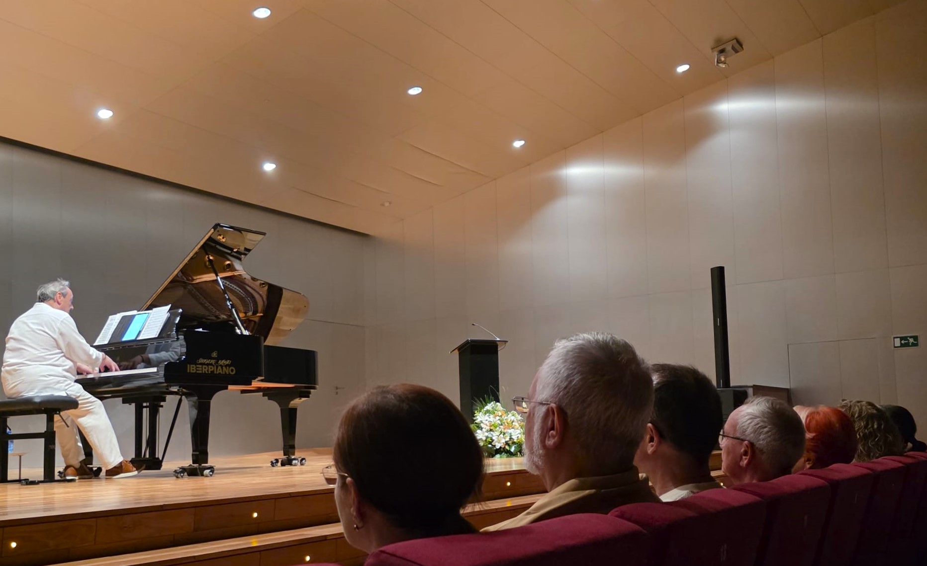 Jorge Gil Zulueta conquista al público de Águilas con un viaje musical entre valses, habaneras y ragtime
