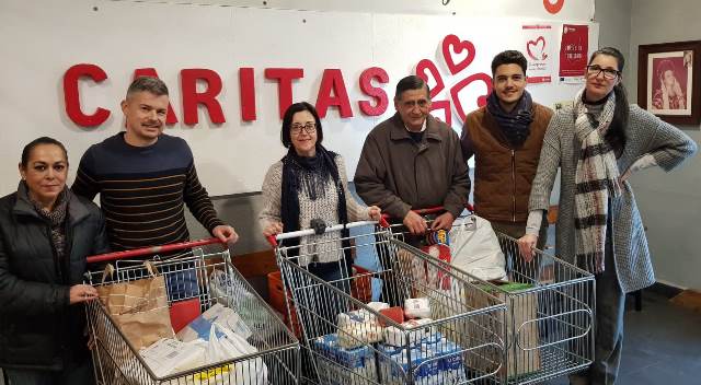 Los vecinos del Residencial Los Jardines de Águilas realizan una nueva edición de ‘Vacía los trasteros’ a beneficio de Cáritas  