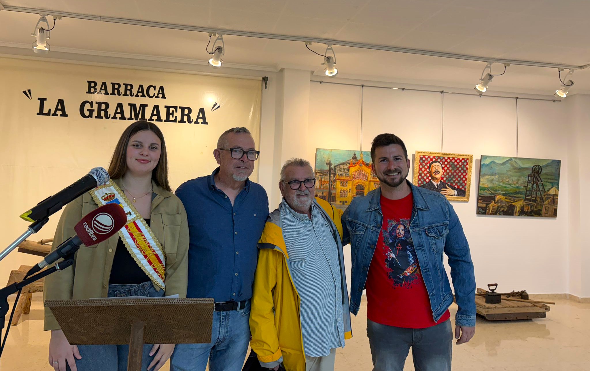 El pintor aguileño Pedro Juan Rabal rinde homenaje a los oficios tradicionales en Redován con su exposición «Sangre, Sudor y Barro»