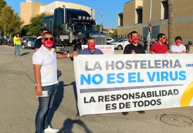 Los hosteleros de Águilas se concentrarán el sábado en la explanada del auditorio para mostrar su malestar por el cierre de sus locales 