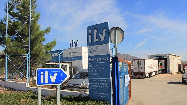 La agrupación comunista de Águilas muestra su apoyo a los trabajadores en huelga de las ITV de la Región de Murcia 