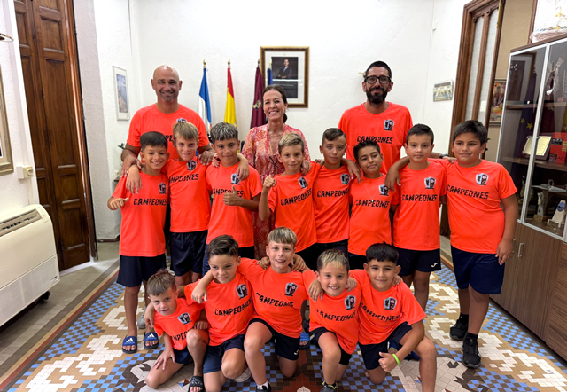 El equipo benjamín del Club de Fútbol Playas de Águilas, campeón de liga