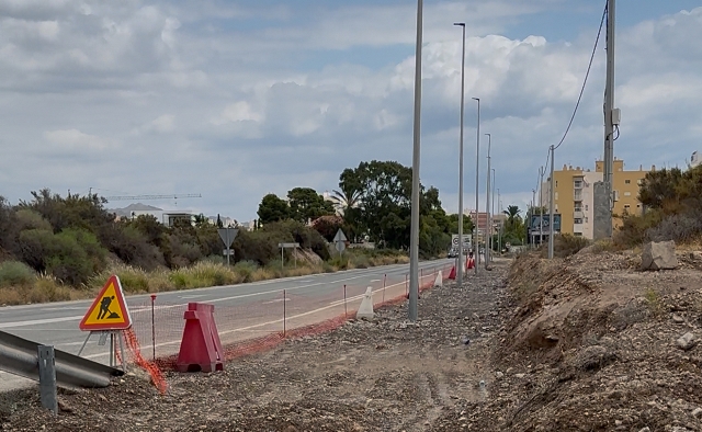 El PP denuncia la falta de planificación del Ejecutivo de Moreno al “ejecutar obras absurdas en pleno verano”