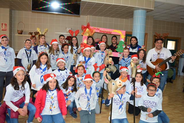 El grupo Scout Centro Cultural Renfe ofrece un festival de villancicos en las residencias de mayores de Águilas