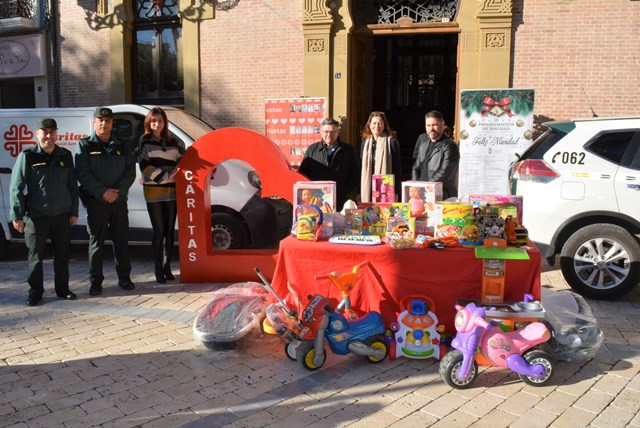  La Guardia Civil  de Águilas desarrolla una campaña de recogida de juguetes y ropa para Cáritas