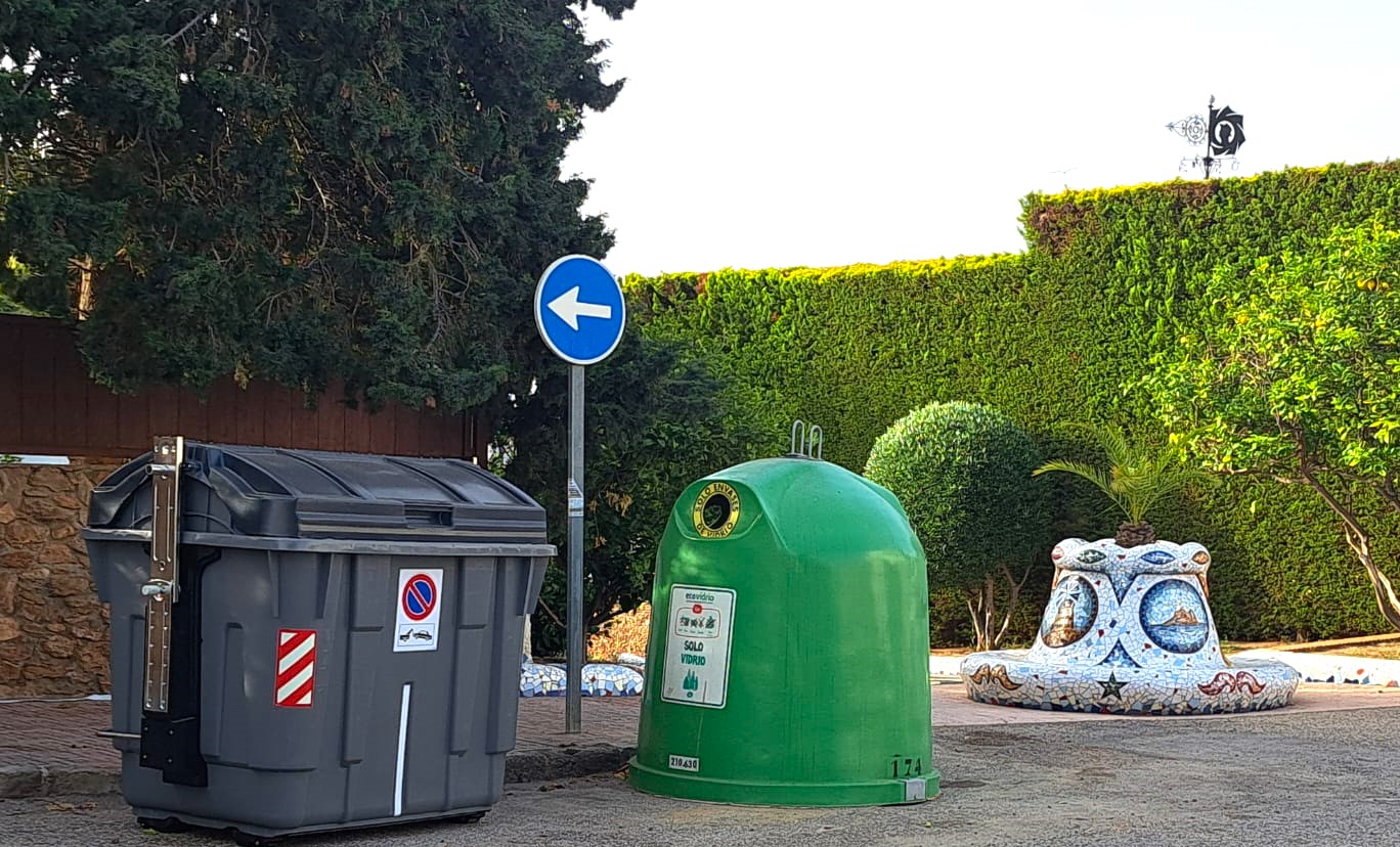 Instalados los nuevos contenedores de residuos en el casco urbano de Águilas