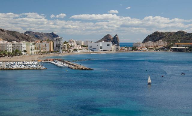 Águilas, en aviso amarillo por tormentas este sábado: AEMET advierte de posible granizo y fuertes rachas de viento