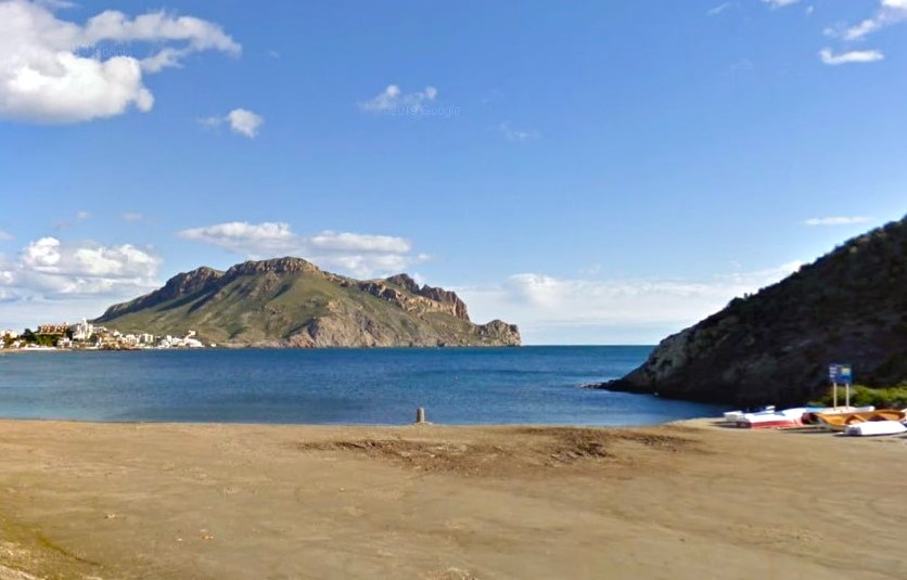 El Gobierno regional impulsa la ejecución de una rampa pública para embarcaciones de recreo en la playa de La Cola