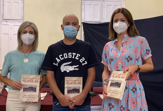  Pedro Francisco Sánchez Albarracín presenta el libro "Historia imprescindible de Águilas"