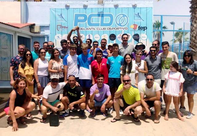 El torneo de verano ‘Águilas Calidade’ de Padelante Club Deportivo reúne a setenta parejas de diferentes lugares  