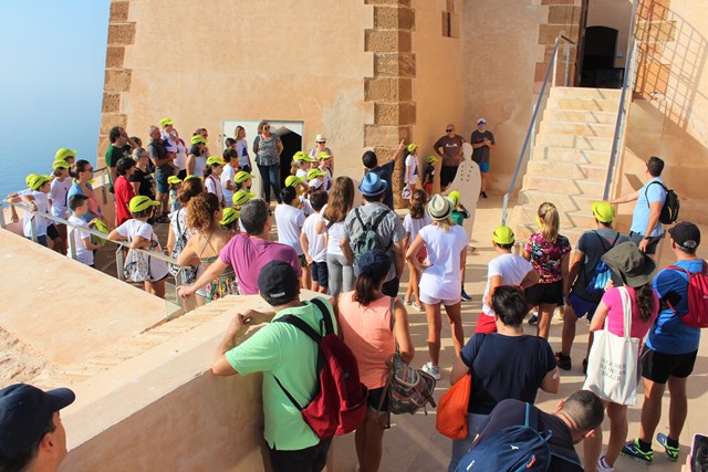 El Club de La Ola acerca a los niños la historia del Castillo San Juan de las Águilas    