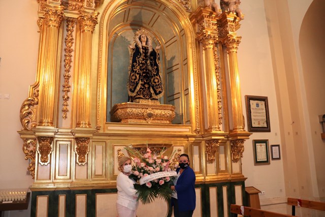 El Partido Popular realiza una ofrenda floral a la Virgen de los Dolores rogando por los vecinos de Águilas