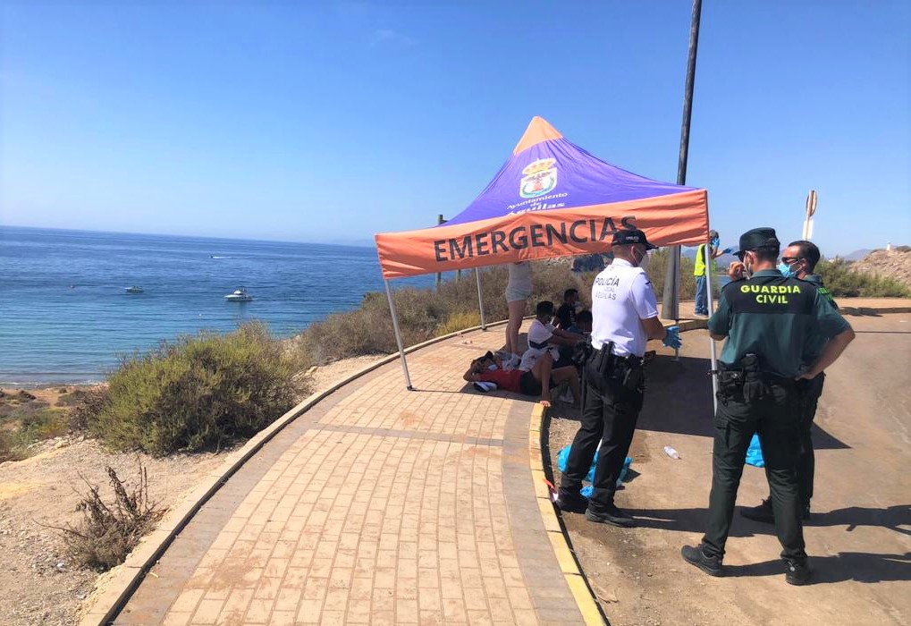 7 inmigrantes han sido interceptados esta mañana en la Playa Amarilla de Águilas  