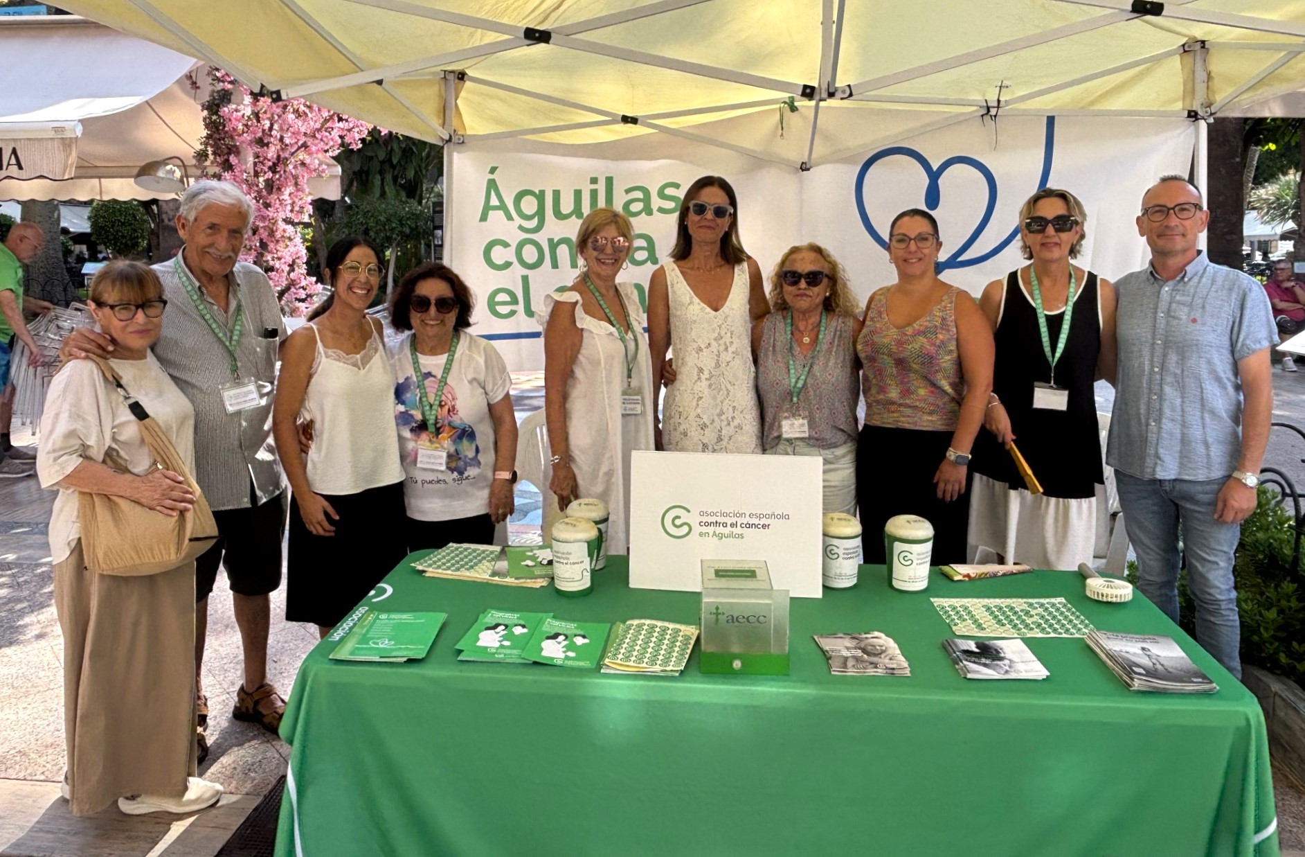 Tradicional cuestación de verano de la AECC en Águilas