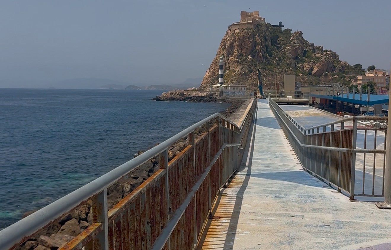 Sáez: “El Paseo Marítimo de los Pescadores se encuentra en un estado lamentable y peligroso por la dejadez del equipo de Gobierno”