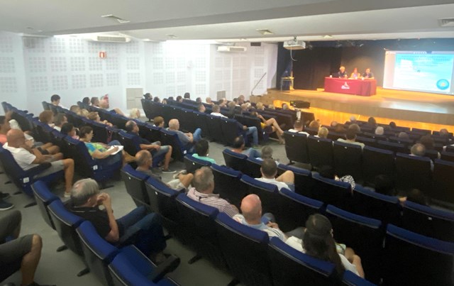 Teresa Vicente habla en Águilas sobre el Mar Menor, Cope y Calnegre en un acto organizado por la asociación AMACOPE