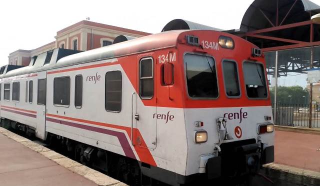 Renfe incrementa la oferta de trenes de cercanías que unen Murcia y Águilas durante el verano