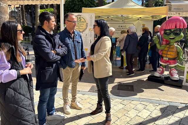 Un stand informativo abre el programa de actos del Día Mundial del Consumidor que se extenderá hasta el martes en Águilas
