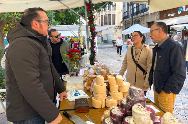 Los productores artesanos se dan cita en el Mercadillo Tradicional Navideño de Águilas