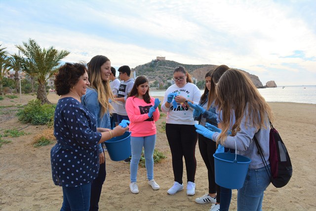 Los estudiantes aguileños se suman al proyecto ‘Escalpito. Pescadores de Plástico’   