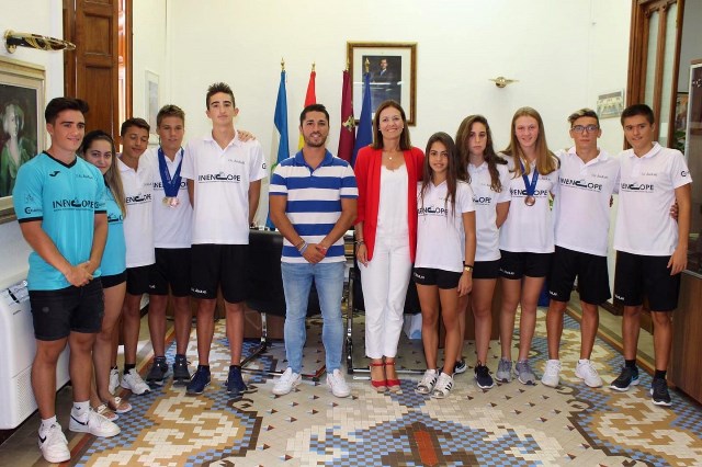 Recepción oficial a los atletas del Club Natación Águilas que participaron el Campeonato de España Alevín 