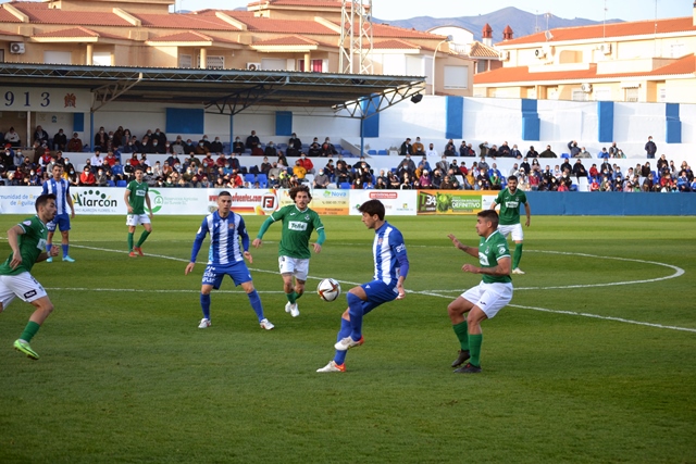 El Águilas, tras una gran primera parte, se derrumba en la segunda y cae a la zona de descenso directo a Tercera RFEF