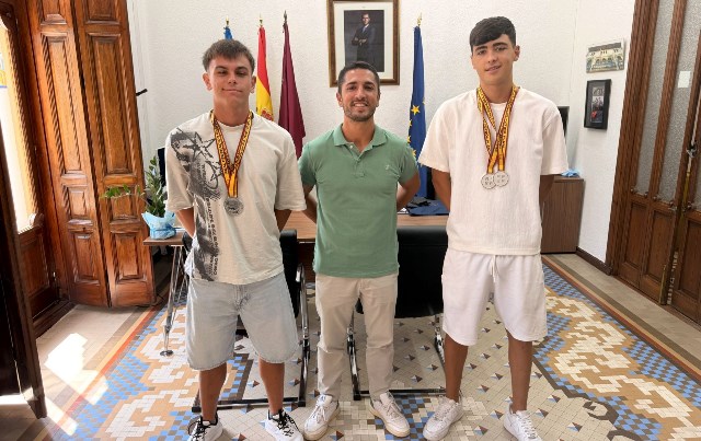 Recepción oficial a los subcampeones de España de fútbol playa Álvaro Fajardo y German García