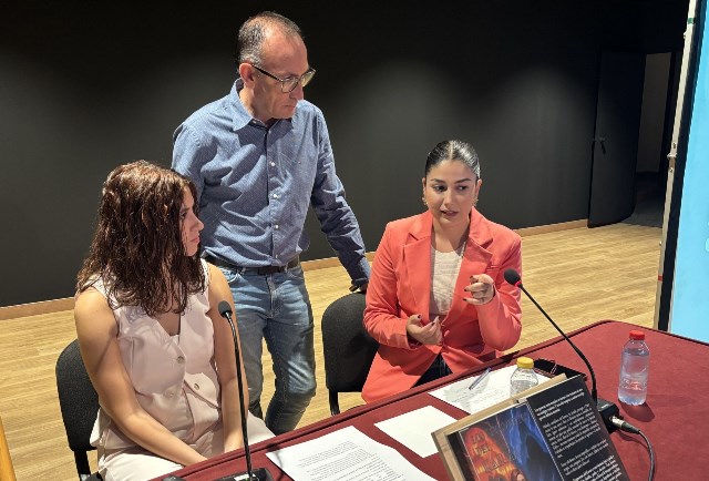 Alba M. Rabal presenta en Águilas su segunda novela  “Los fragmentos del Karma”