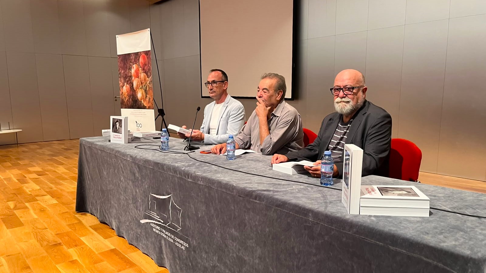 Águilas recuerda el legado cultural de Paco Rabal con la presentación de un libro dedicado al actor