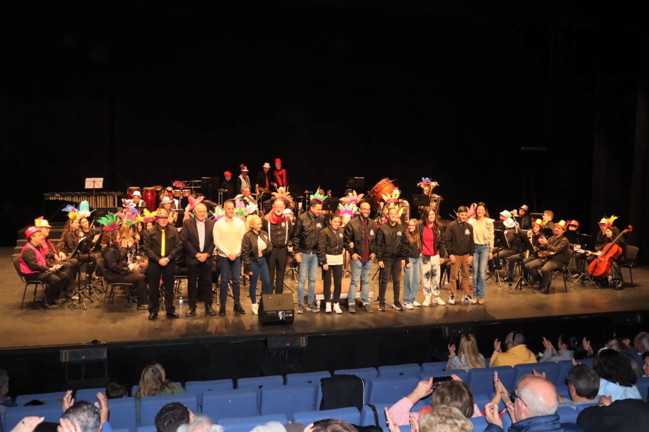 El Patronato Musical Aguileño llena de Carnaval el Auditorio Infanta Doña Elena