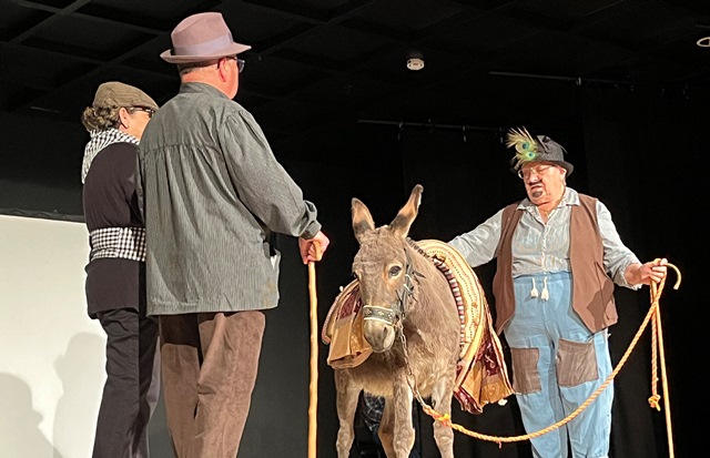 La Asociación de Amas de Casa inicia los actos de su 50º Aniversario con varios sketches de teatro