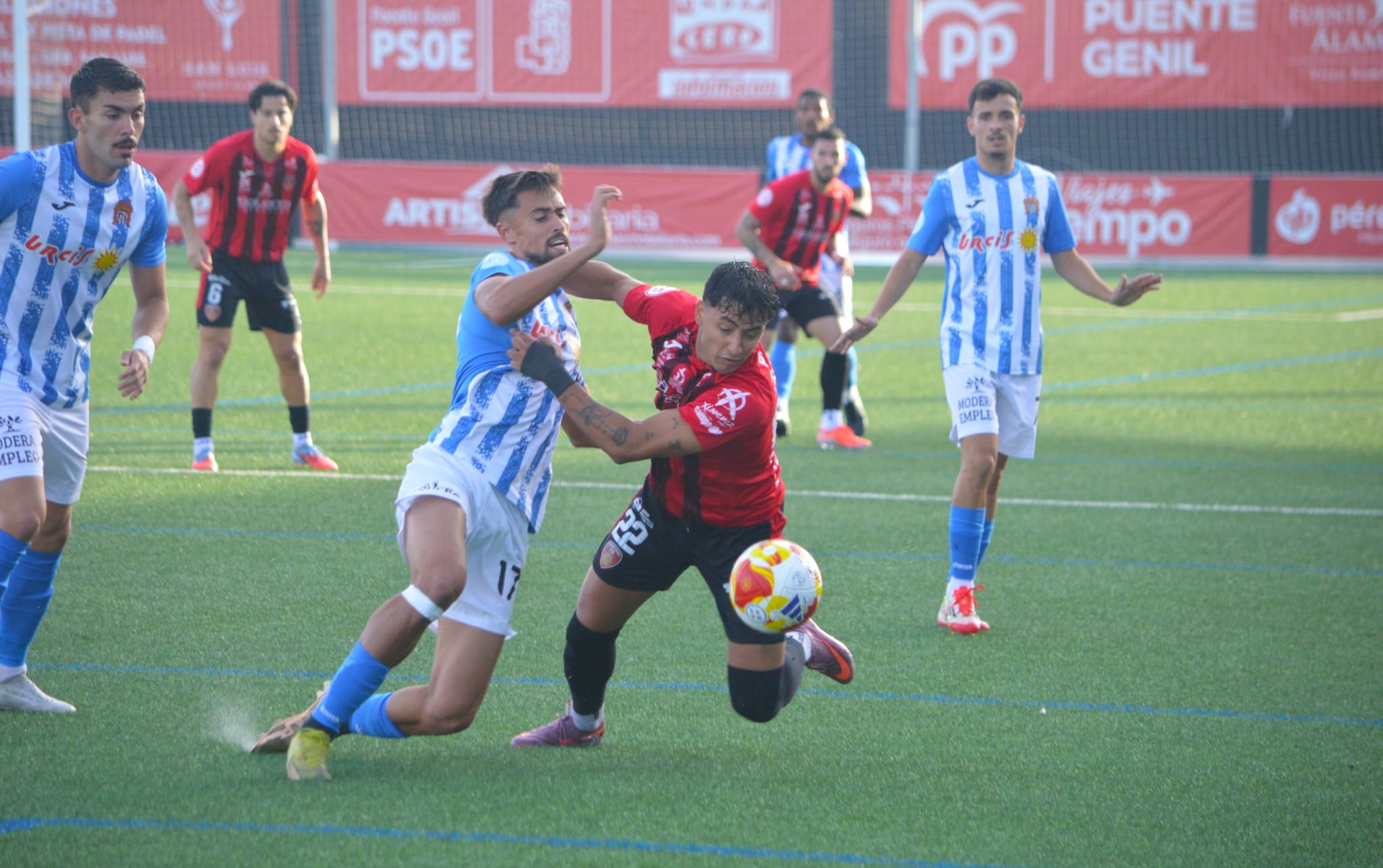 Un error defensivo condena al Águilas en su visita a Puente Genil y le saca eventualmente de las plazas de playoff
