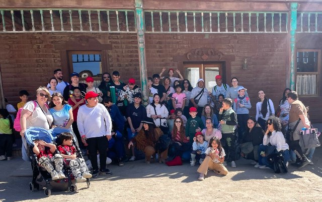 El Centro Municipal de Servicios Sociales de Águilas visita el parque Minihollywood Oasys