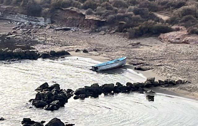 Llega a Águilas una segunda patera en la tarde de hoy martes con 10 inmigrantes a bordo