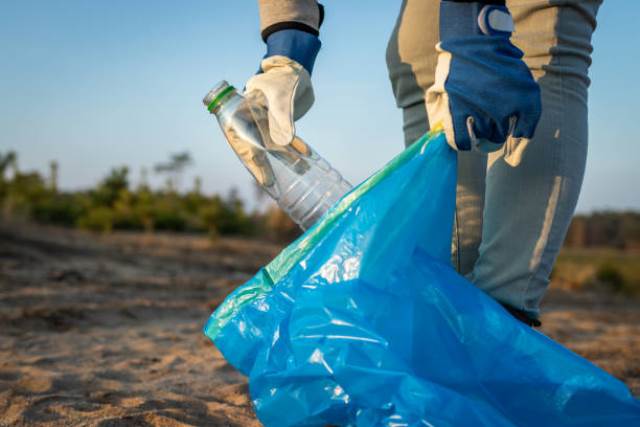 NNGG Águilas organiza una limpieza de la playa del Rafal para este sábado 30 de octubre