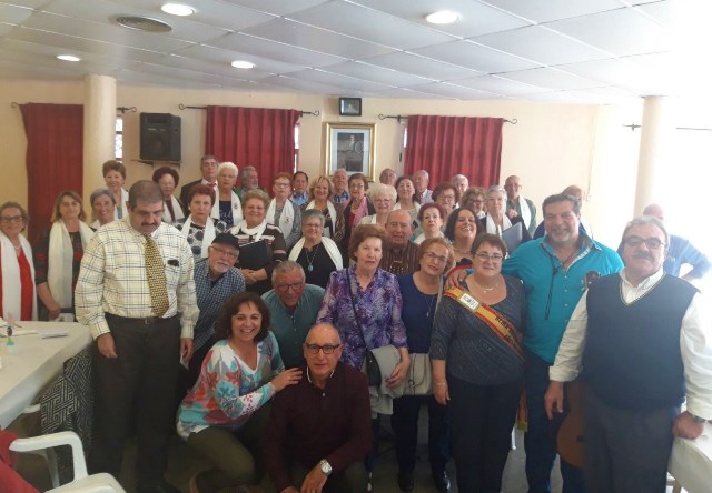 Decenas de personas de la tercera edad participan en Águilas en el I Encuentro Cultural de Mayores