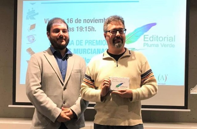 El periodista y colaborador de InfoÁguilas Antonio Marcelo Beltrán presenta «Peligro, no hay suelo» en la Feria del Libro de Murcia