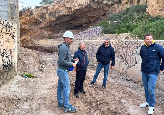 Comienzan los trabajos de construcción de un muro de protección frente a desprendimientos en la ladera del Castillo San Juan de las Águilas