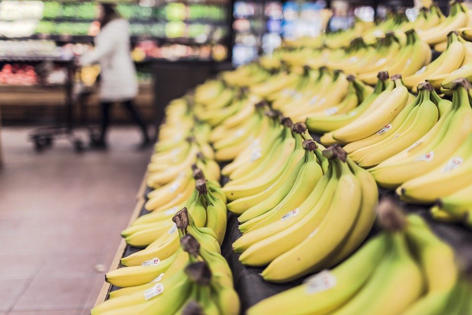 La autorización para poder abrir los supermercados en domingos y festivos genera malestar entre los trabajadores de estos establecimientos  