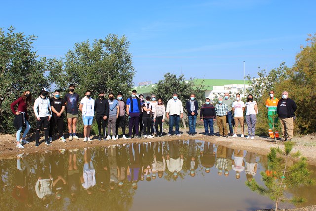 Educación Medioambiental promueve la construcción de una charca para la biodiversidad en Águilas 