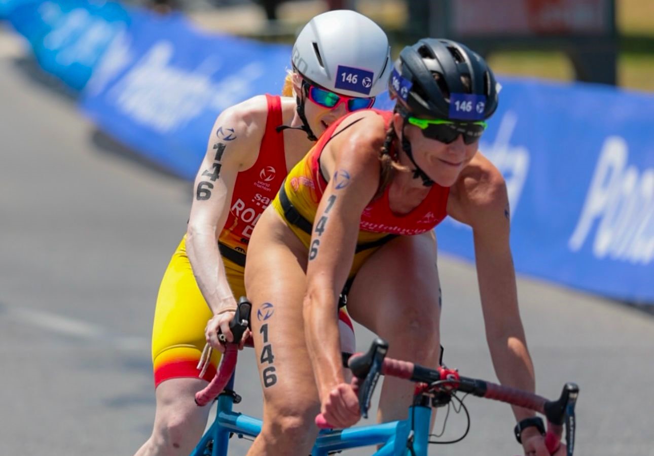 La aguileña Mabel Gallardo guía a Susana Rodríguez hacia el oro en el Campeonato del Mundo de Paraduatlón celebrado en Pontevedra