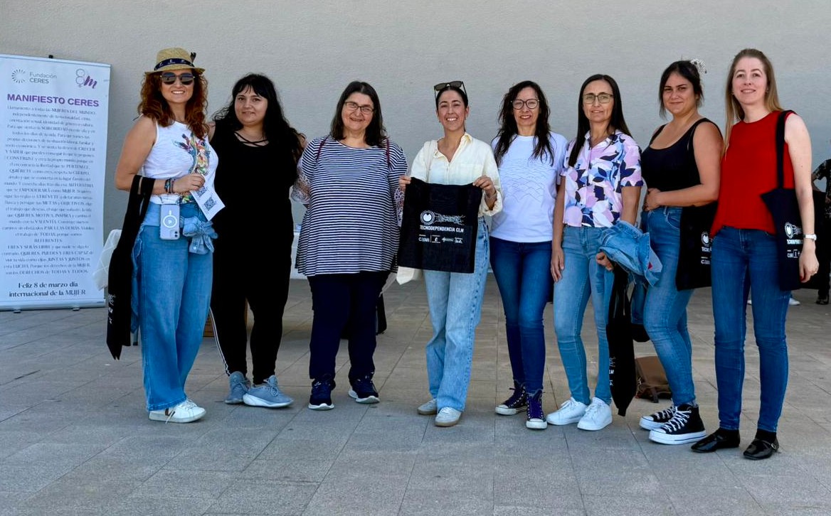 Fundación CERES trae a Águilas su proyecto “Tejiendo Redes Violetas sobre Ruedas”