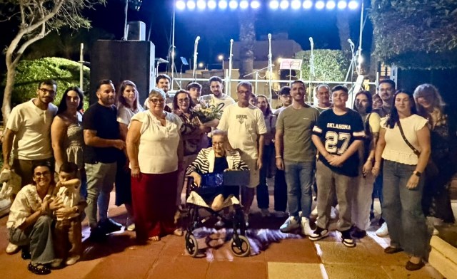 La Loma celebra su tradicional fiesta de barrio con una gran participación vecinal y homenajea a Francisca García Sánchez como Vecina del Año