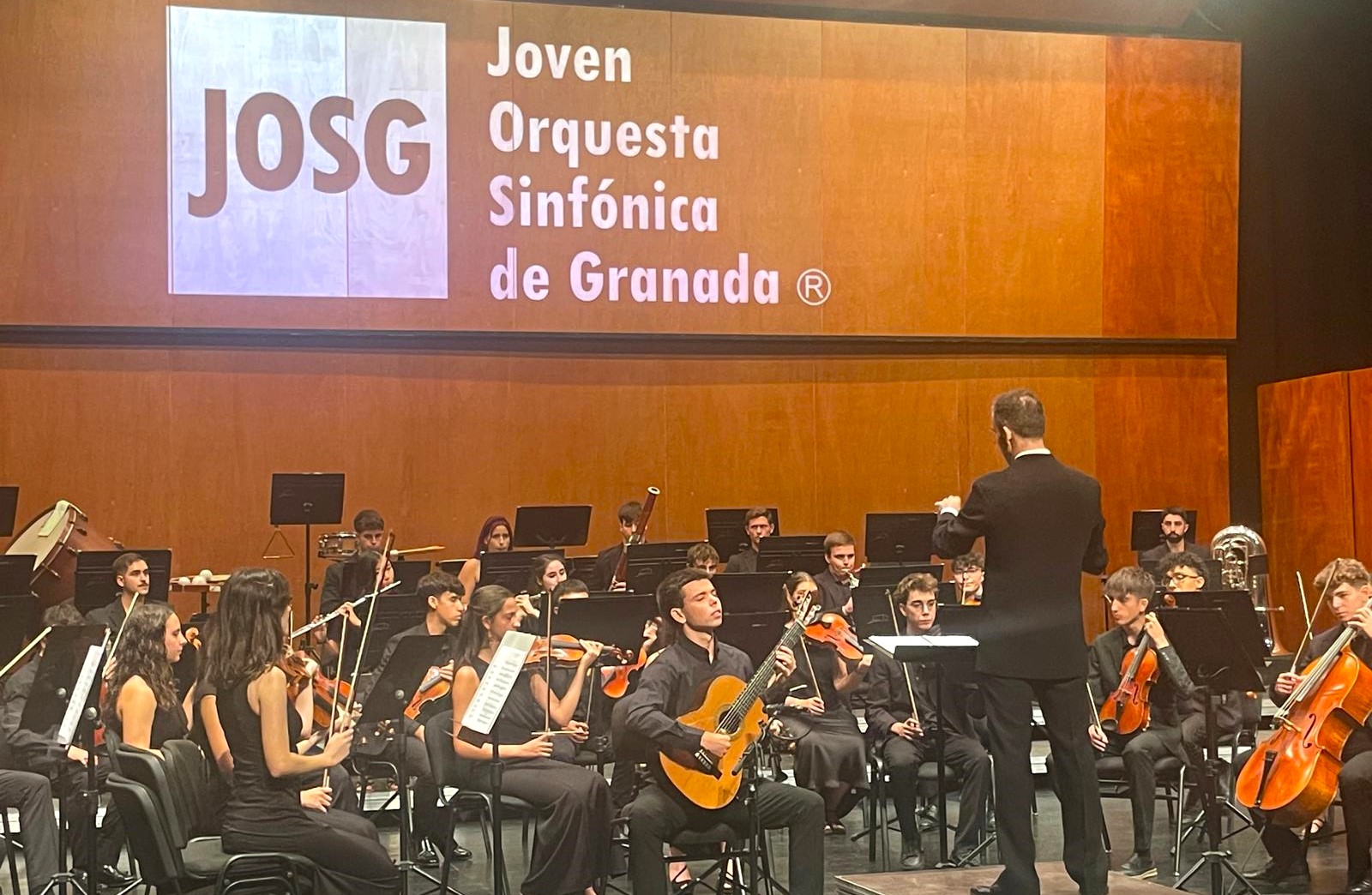 Edmon Levon dirige a la Joven Orquesta Sinfónica de Granada en la inauguración del Ciclo de Orquestas Jóvenes de Águilas
