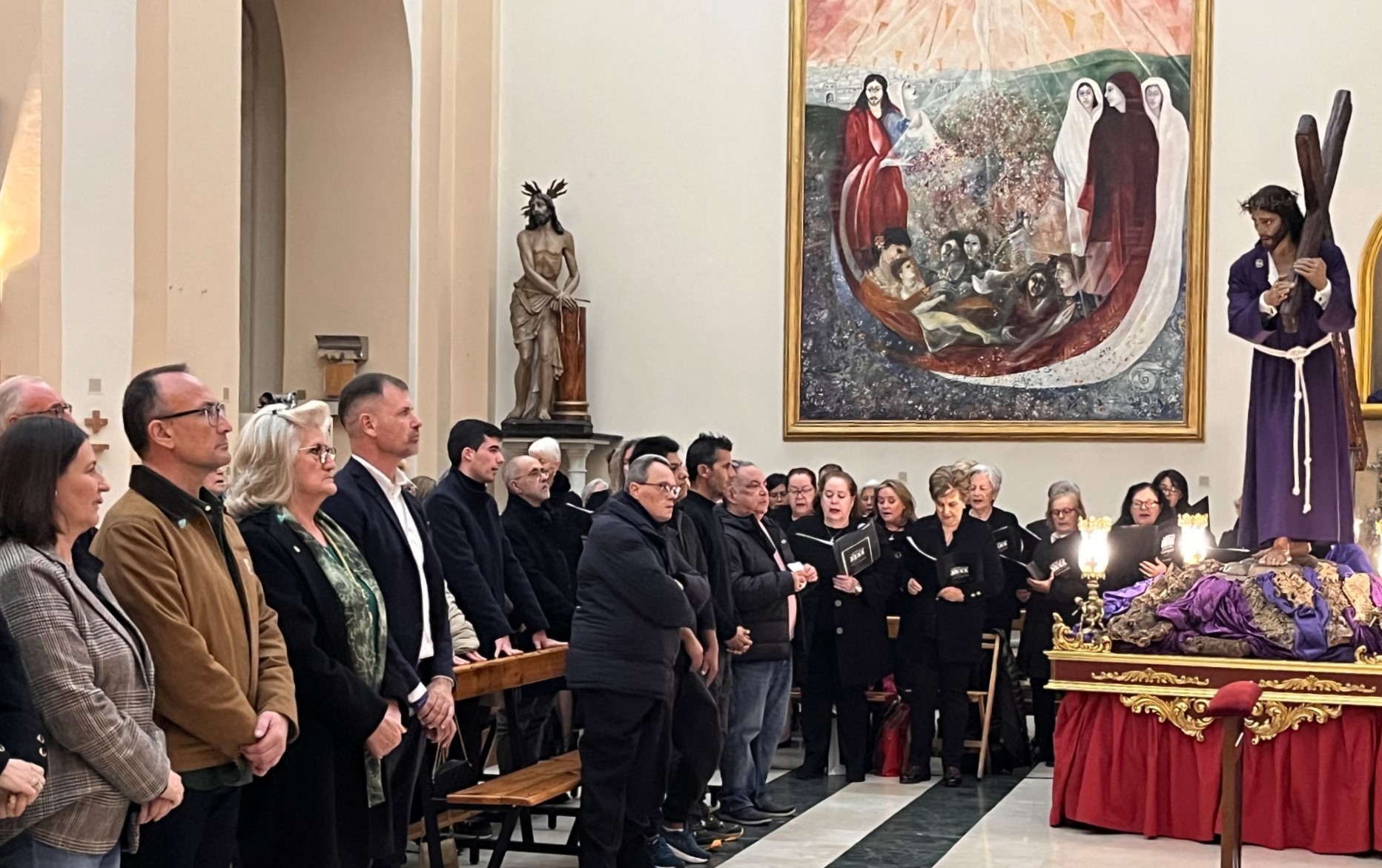 El Paso Morado celebra su tradicional besapié al Nazareno