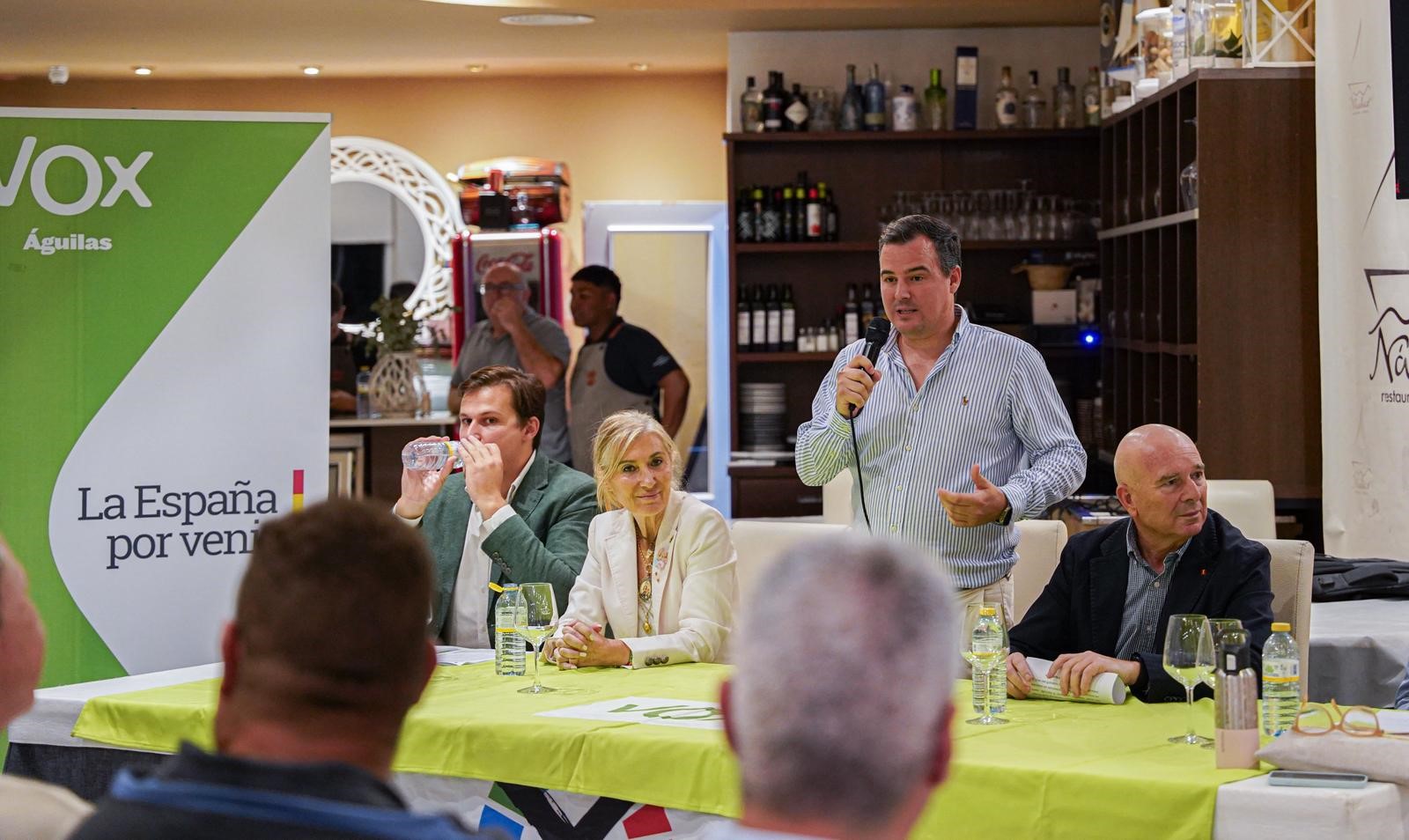 Vox Águilas congrega a un centenar de personas en la charla informativa sobre el Proyecto de Decreto de Desarrollo del Plan de Conservación de la Tortuga Mora