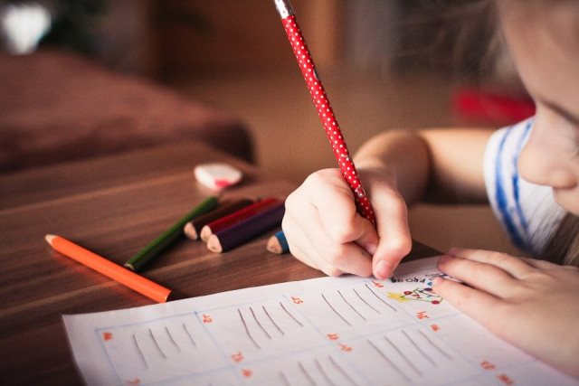 Nuevas Generaciones Águilas presenta una campaña de voluntariado para ayudar a niños en edad escolar durante el confinamiento 