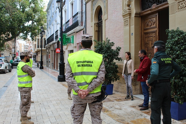 Varios infantes de marina del Tercio de Levante desplegados en Águilas para ayudar en las labores de contención del COVID-19