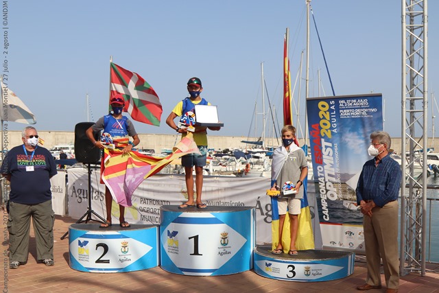 Águilas corona a los nuevos campeones de España Optimist 2020  